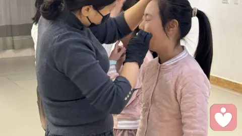 微表情微动作：解码日常行为中的真实情绪