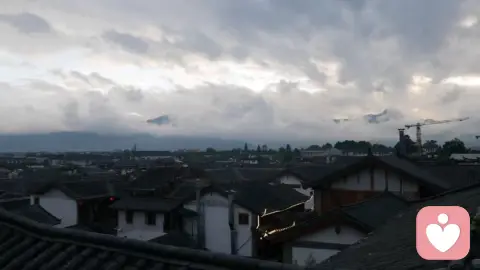 《随观心论》• 正心篇 • 9. 不迎不拒：让念头自然流走