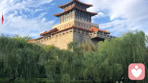 “微笑抑郁”带着面具的内心煎熬,表演正常的外向耗竭
